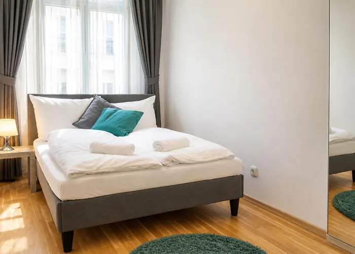 Apartment Stylish 3br With Lr Near Wiener Stadthalle Wien