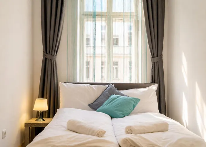 Stylish 3br With Lr Near Wiener Stadthalle Wien