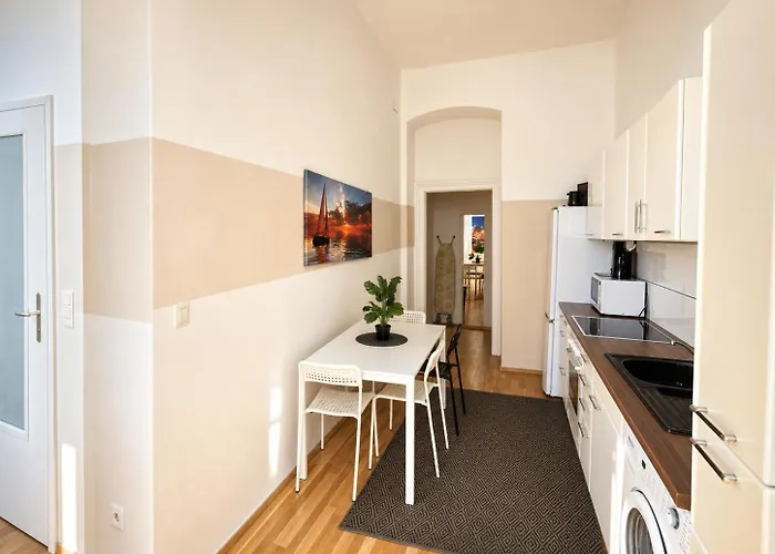 Stylish 3br With Lr Near Wiener Stadthalle *