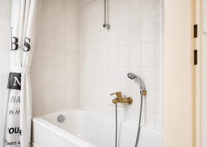 Apartment Stylish 3br With Lr Near Wiener Stadthalle Wien